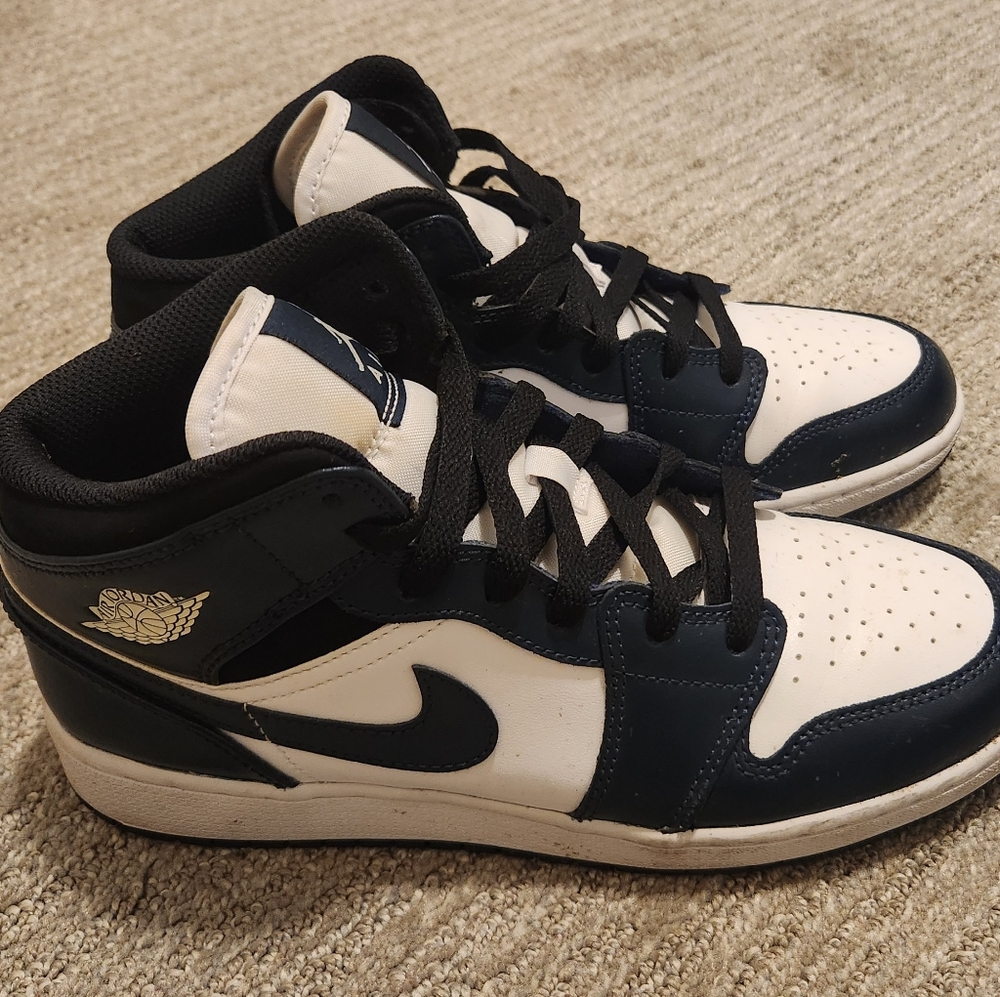 Size 39 Nike Dark Blue and White High-Top Sneakers 554725-411